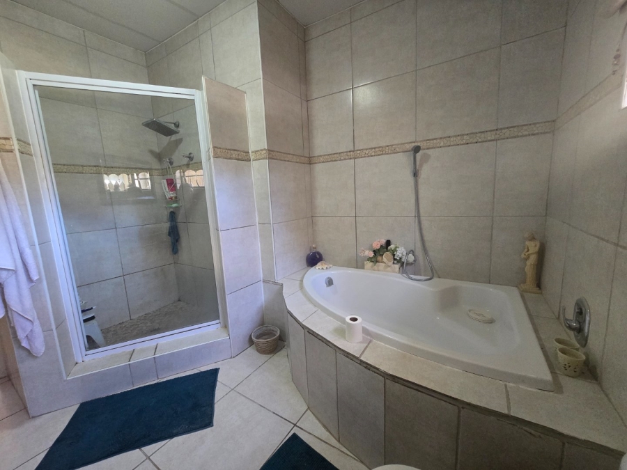 5 Bedroom Property for Sale in Dan Pienaar Free State